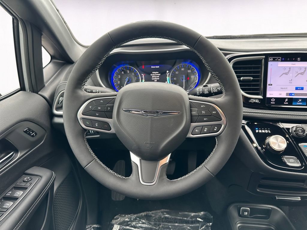 New 2026 Chrysler Pacifica Select image 12