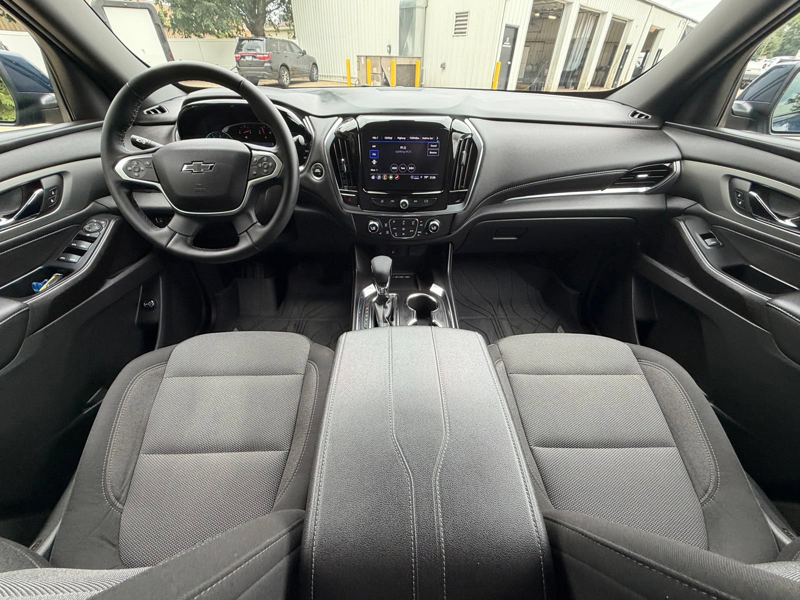 Used 2023 Chevrolet Traverse LT FWD image 20