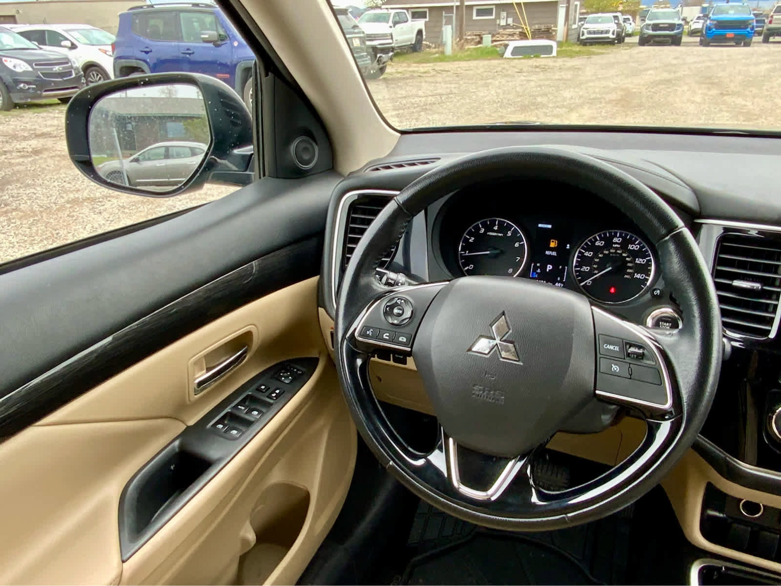 Used 2018 Mitsubishi Outlander SEL AWD/4WD image 35