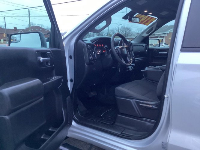 Used 2021 Chevrolet Silverado 1500 Custom Trail Boss w/ LPO, Dark Essentials Package image 4