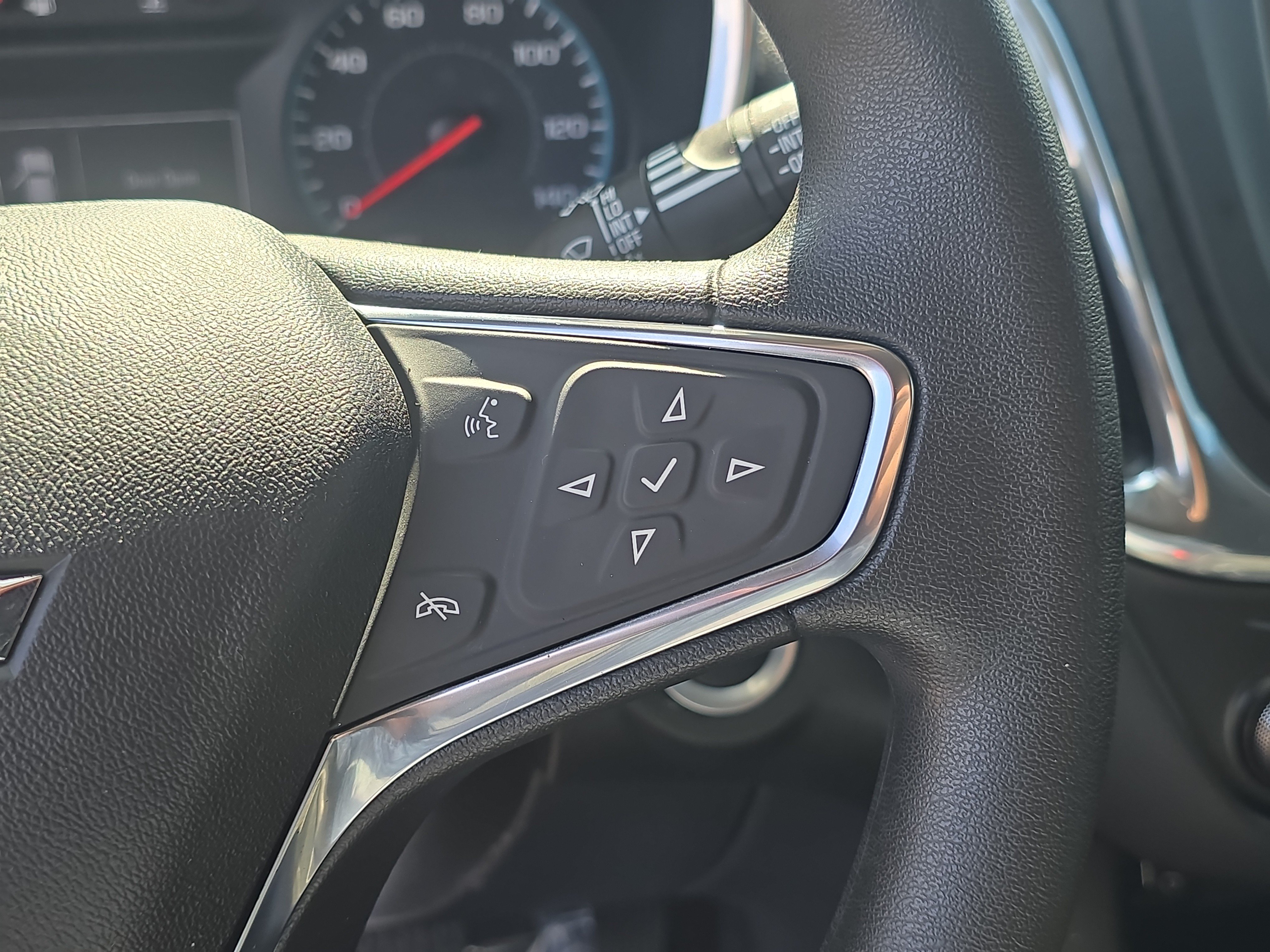 Used 2018 Chevrolet Equinox LT FWD image 31