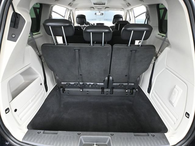 Used 2010 Chrysler Town & Country Touring Plus image 33