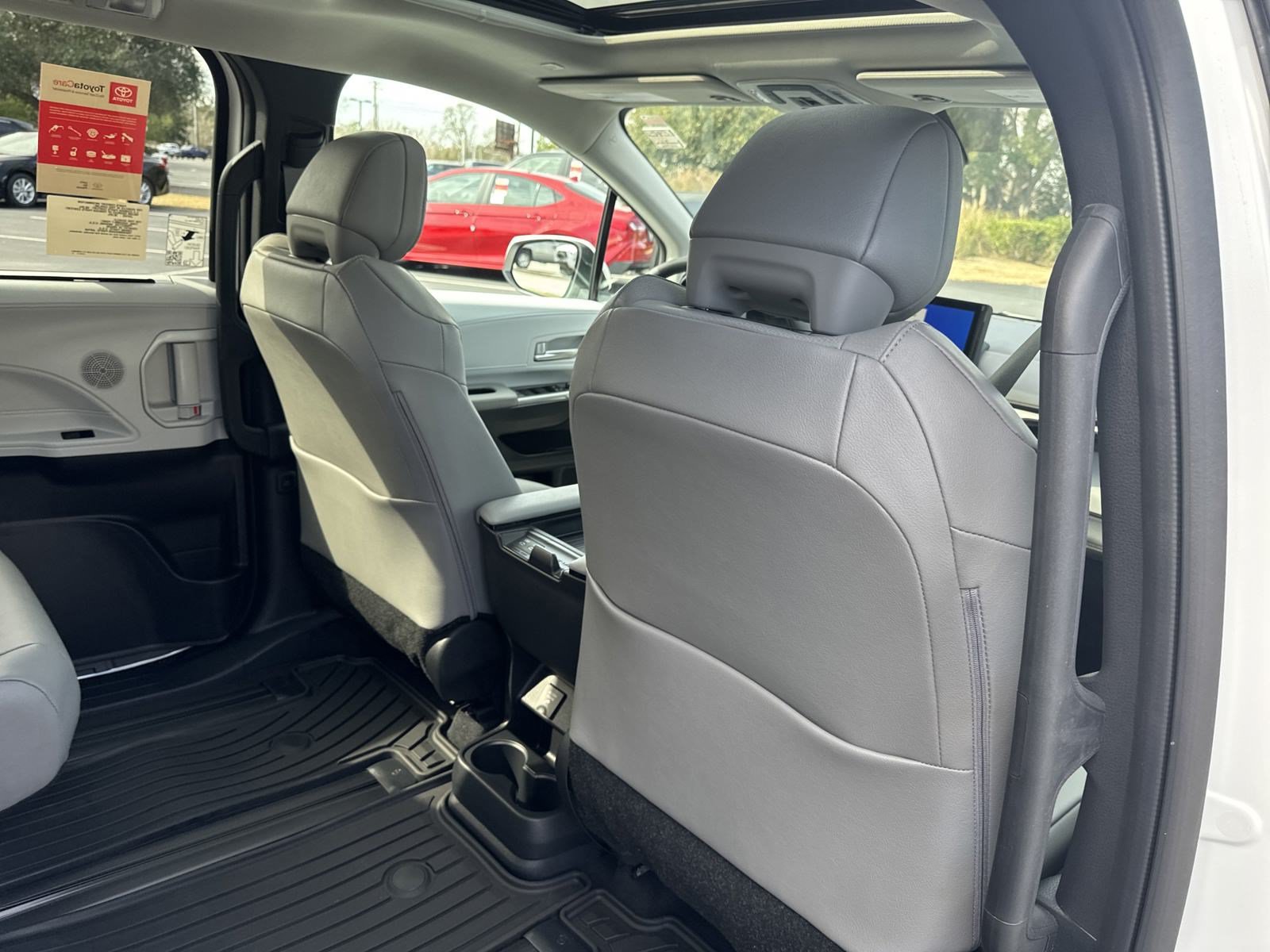 New 2025 Toyota Sienna XLE w/ XLE Plus Package FWD image 31