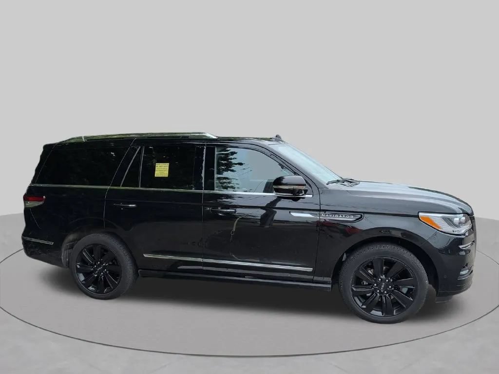 Used 2023 Lincoln Navigator Reserve AWD/4WD image 17