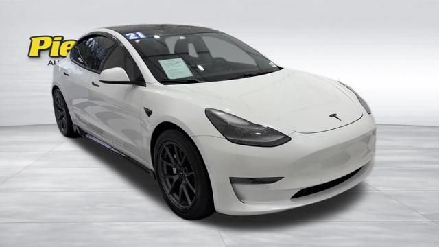 Used 2021 Tesla Model 3 Standard Range Plus RWD image 6