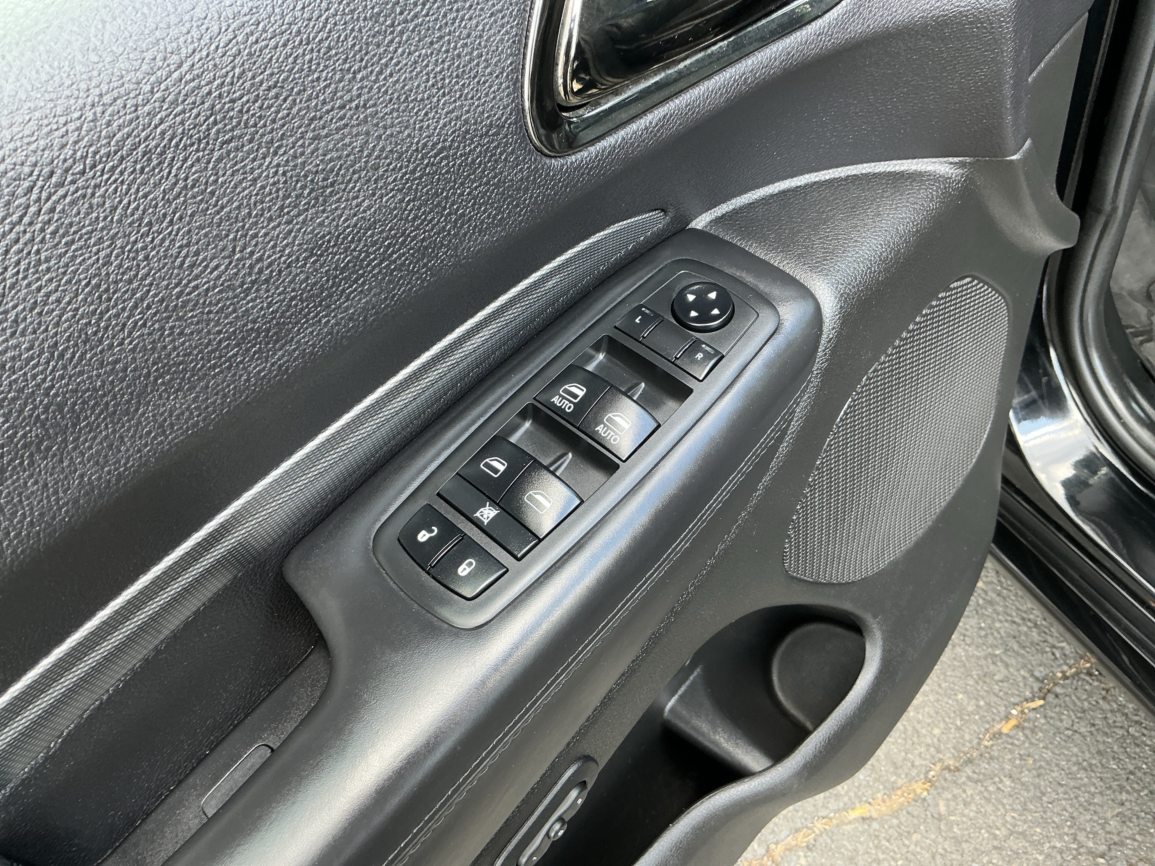 Used 2019 Dodge Durango R/T w/ Technology Group AWD/4WD image 14