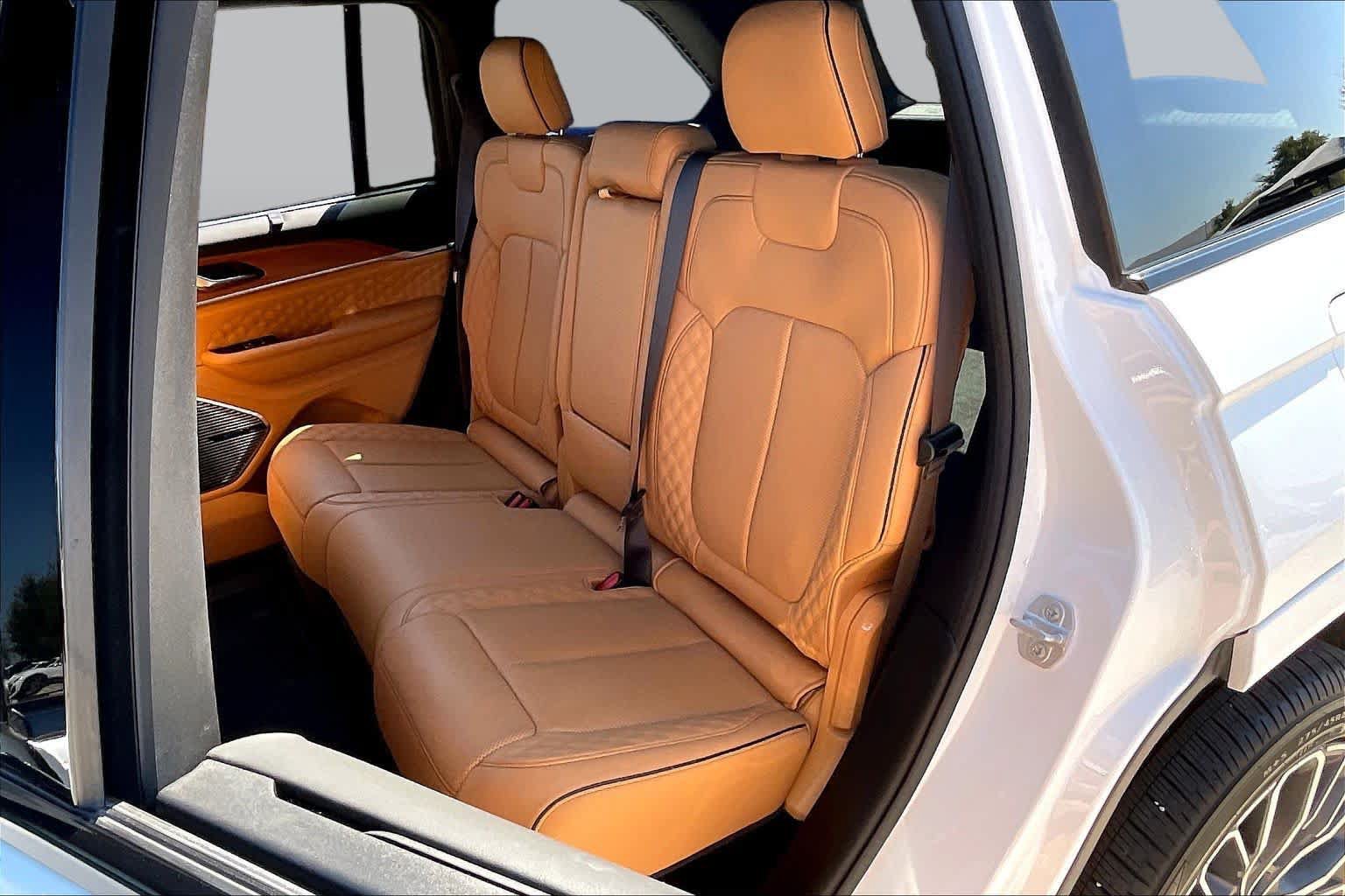 Used 2026 Jeep Grand Cherokee Summit w/ Adv Protech Group IV AWD/4WD image 21