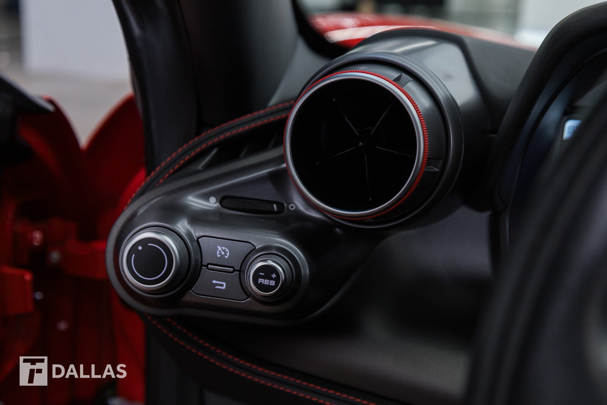 Used 2020 Ferrari F8 Tributo RWD image 28