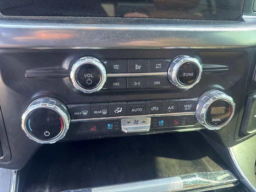 Used 2021 Ford F150 Lariat w/ Trailer Tow Package image 17