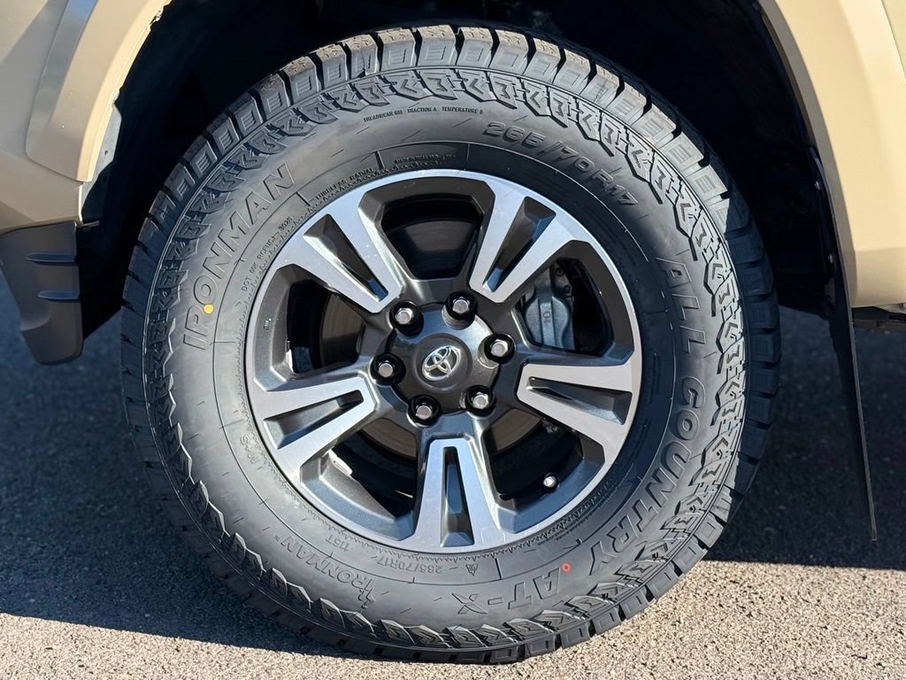 Used 2016 Toyota Tacoma TRD Sport w/ Towing Package RWD image 9