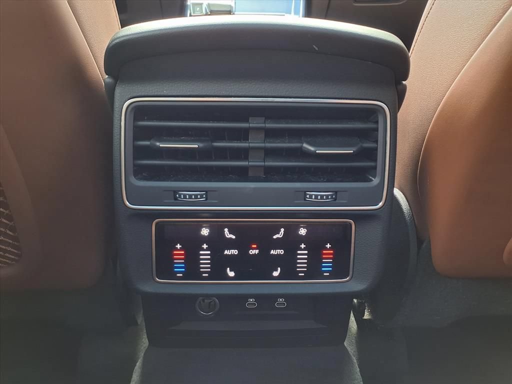 Used 2023 Audi Q7 2.0T Premium Plus w/ Premium Plus Package AWD/4WD image 22