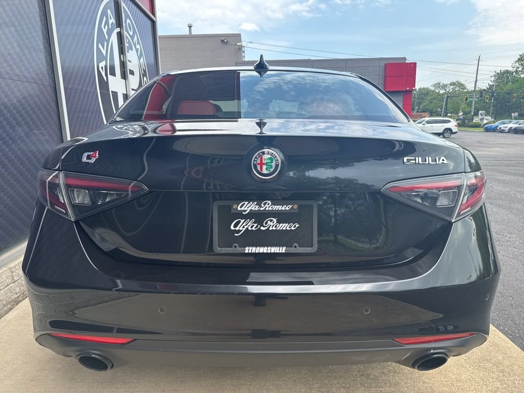 Used 2024 Alfa Romeo Giulia Ti w/ Performance Driving Package AWD/4WD image 10