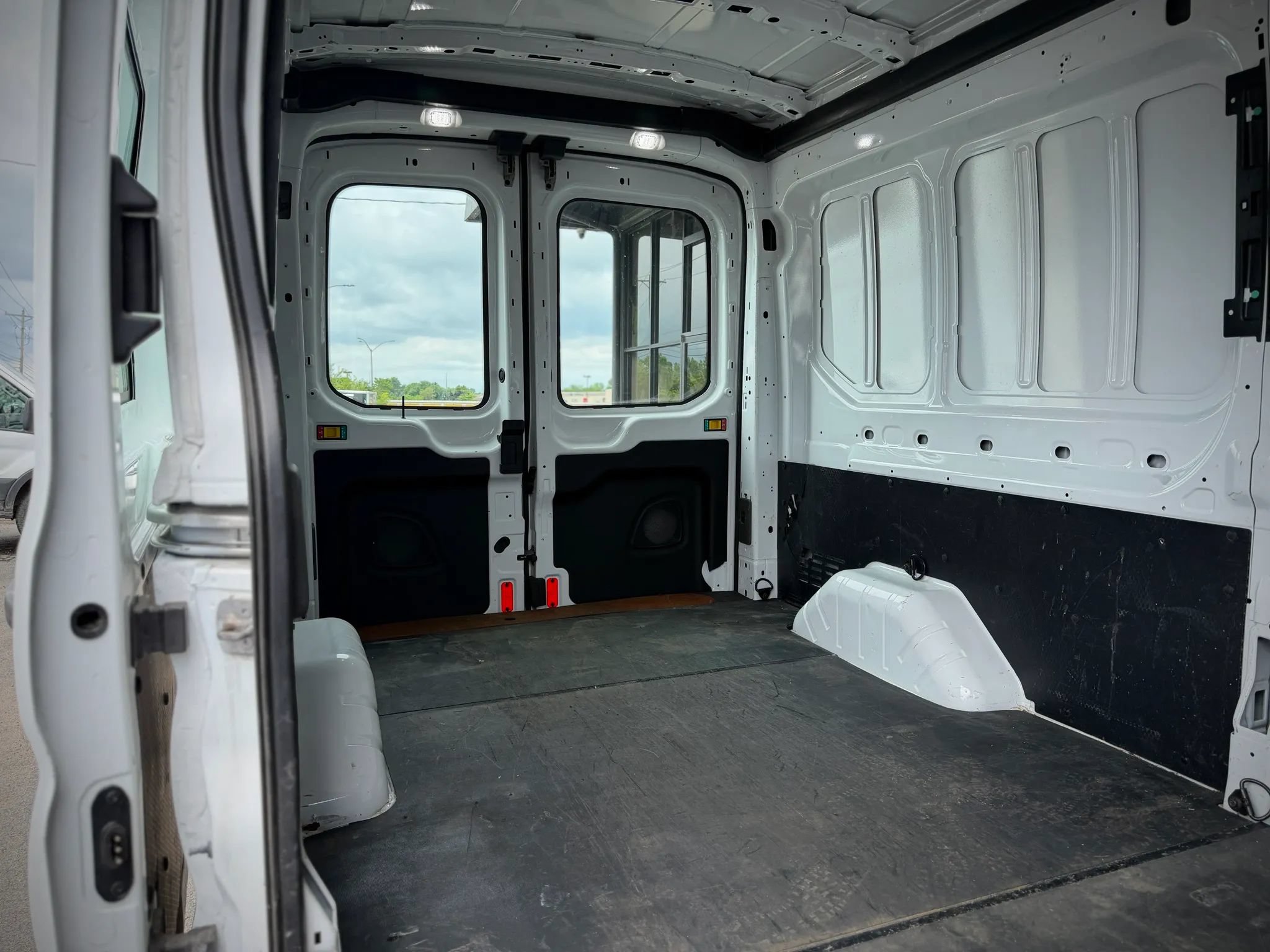 Used 2020 Ford Transit 250 Medium Roof AWD w/ Load Area Protection Package image 17