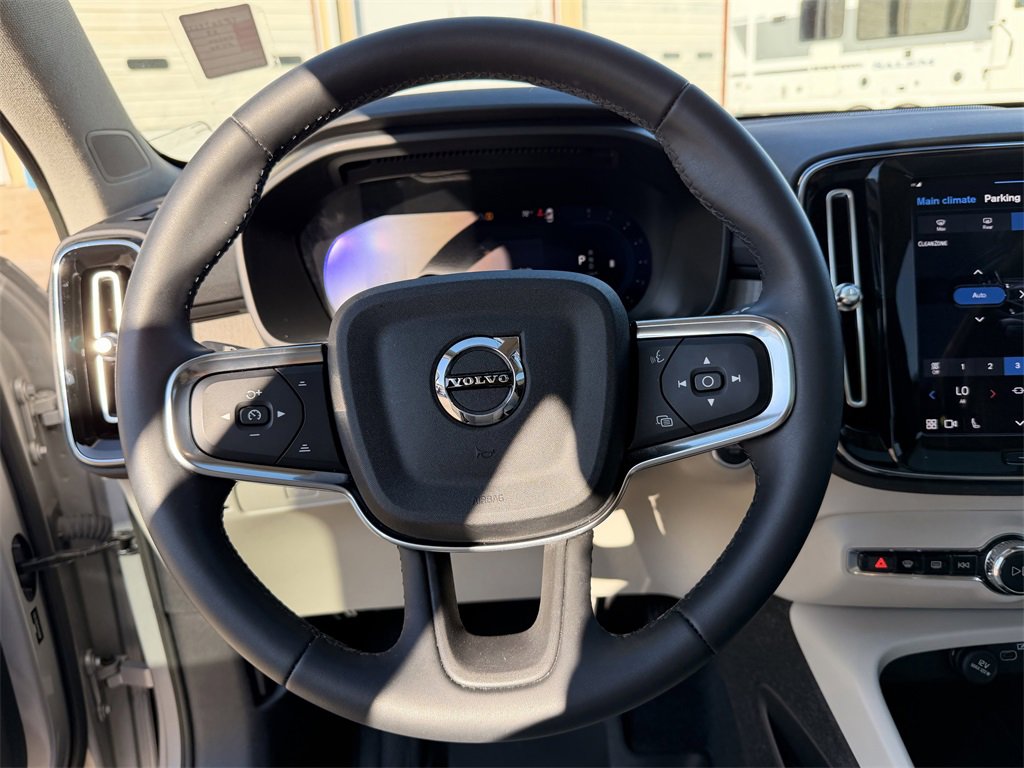 Used 2023 Volvo XC40 B5 Ultimate w/ Protection Package Premier image 15