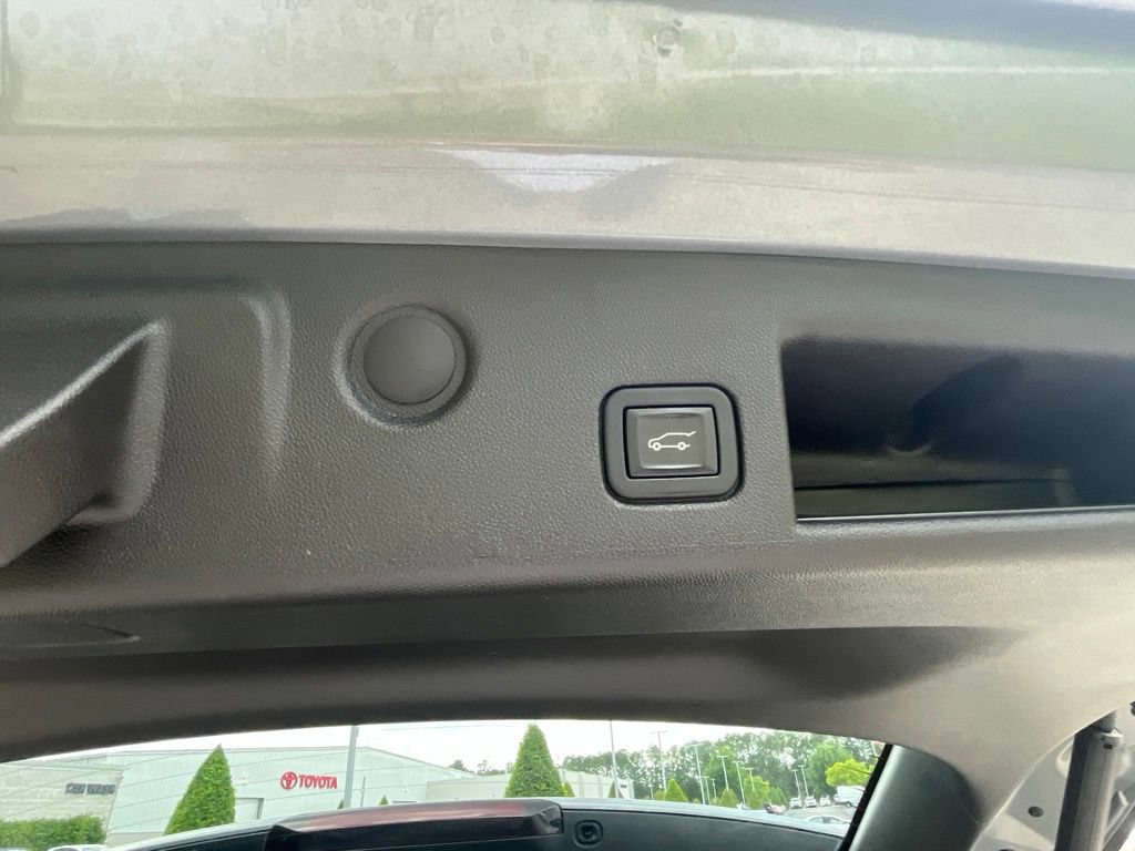 Used 2023 Chevrolet Equinox LT FWD image 36