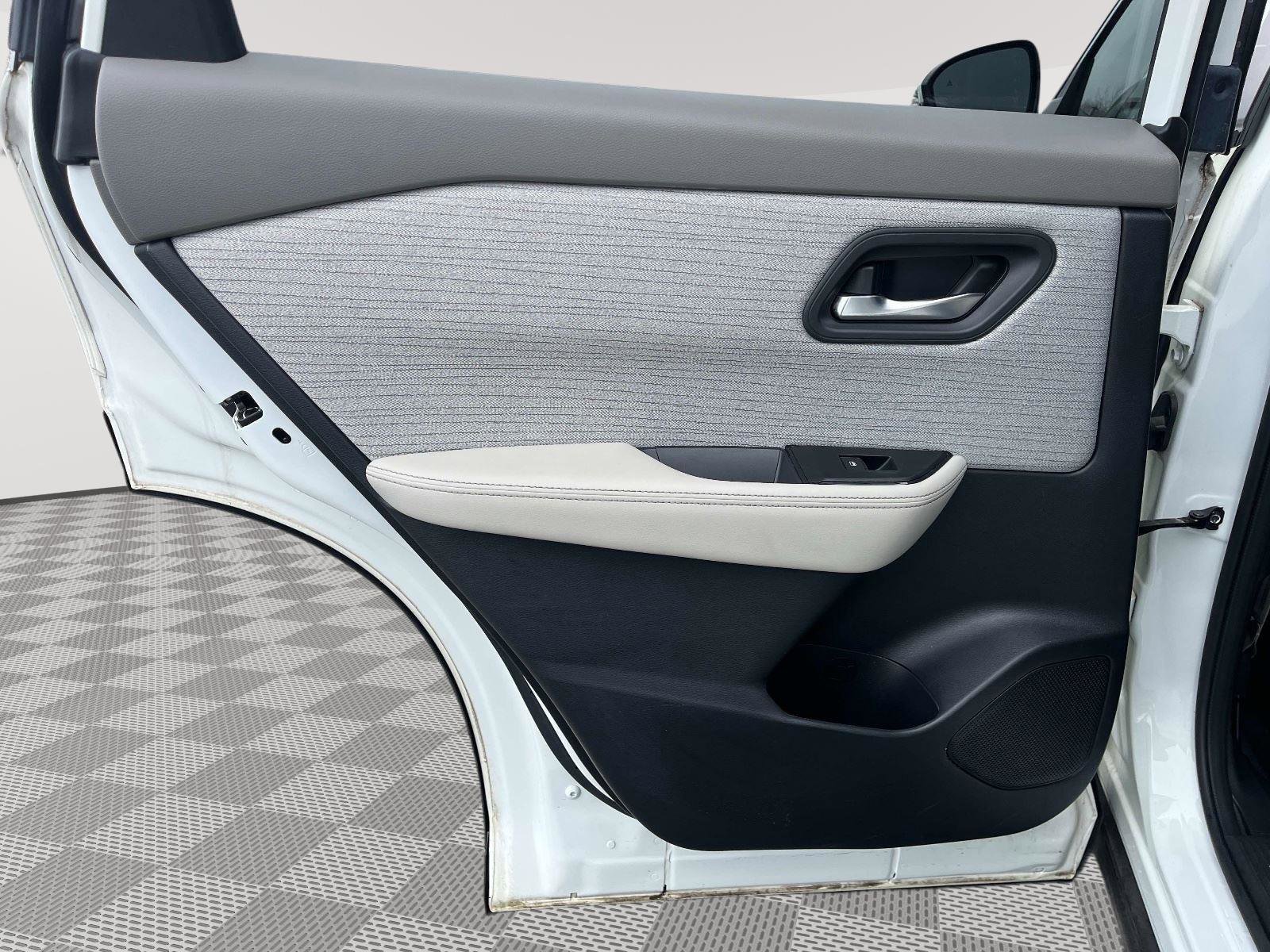 Certified 2023 Nissan Rogue SV image 11