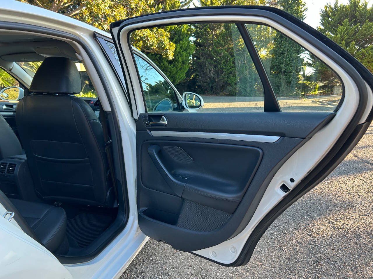 Used 2010 Volkswagen Jetta Limited Edition FWD image 31