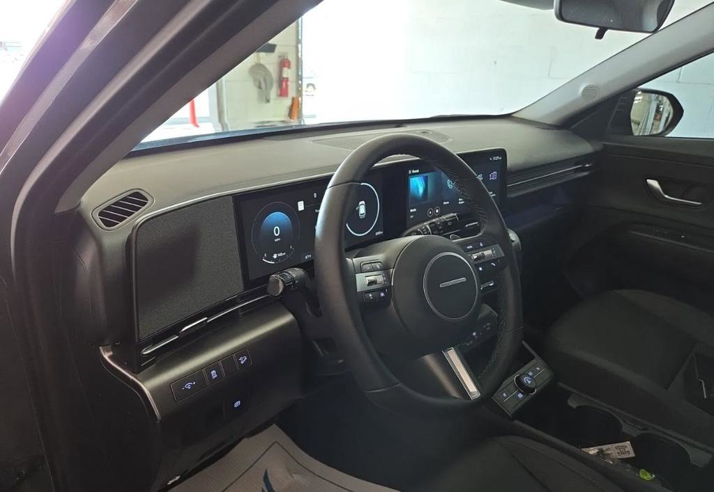Used 2026 Hyundai Kona SEL Premium image 6
