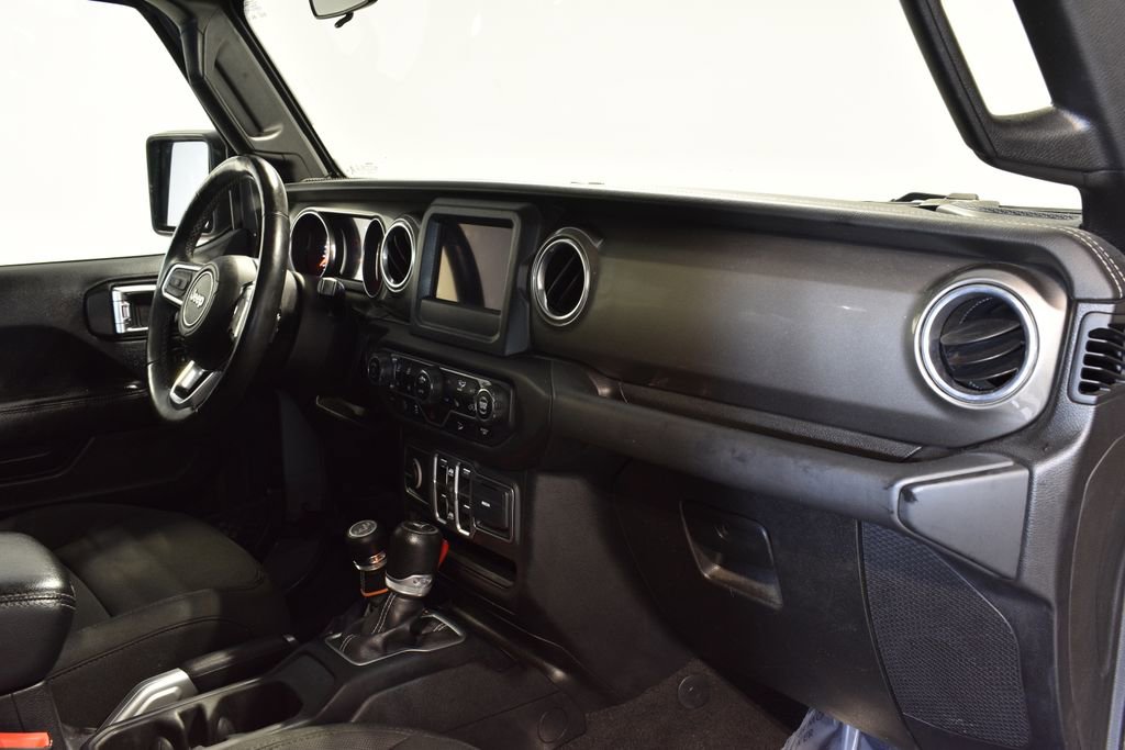 Used 2018 Jeep Wrangler Unlimited Sahara w/ Cold Weather Group image 32