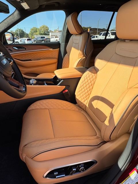 New 2025 Jeep Grand Cherokee Summit image 10