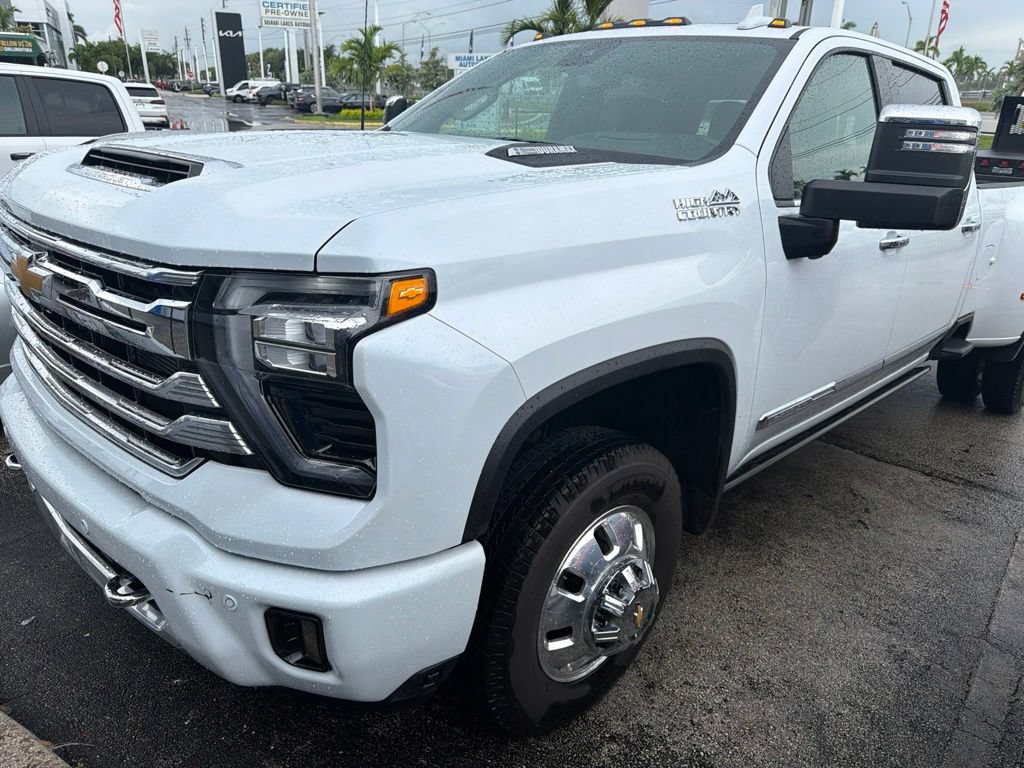 Used 2026 Chevrolet Silverado 3500 High Country w/ Technology Package AWD/4WD image 3