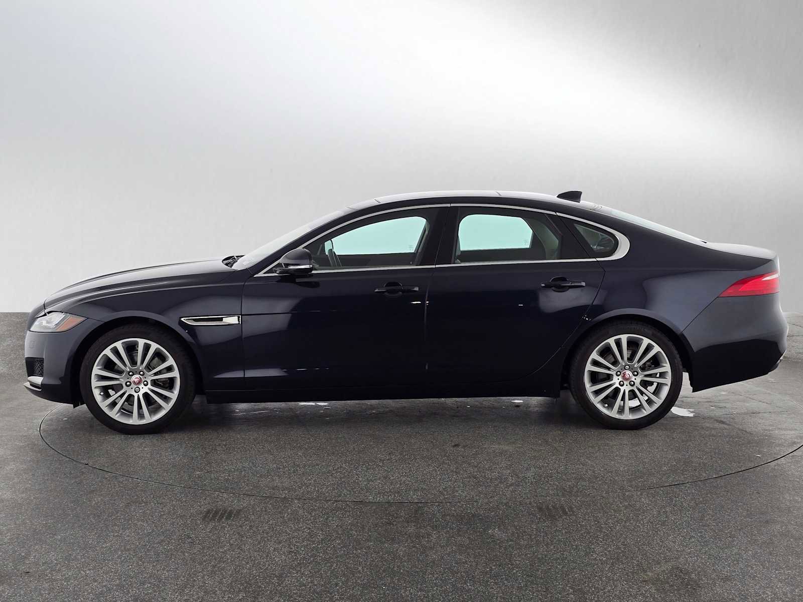 Used 2019 Jaguar XF Prestige image 7