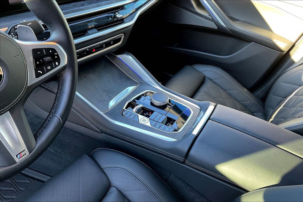Used 2025 BMW X6 xDrive40i w/ Climate Comfort Package image 17