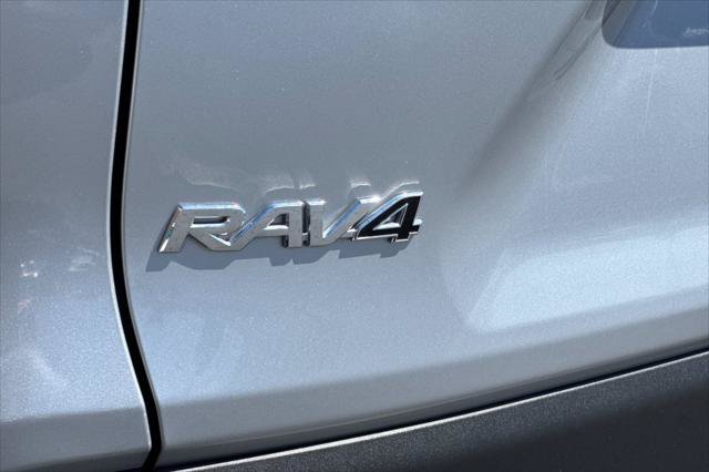 Certified 2021 Toyota RAV4 XLE AWD/4WD image 32