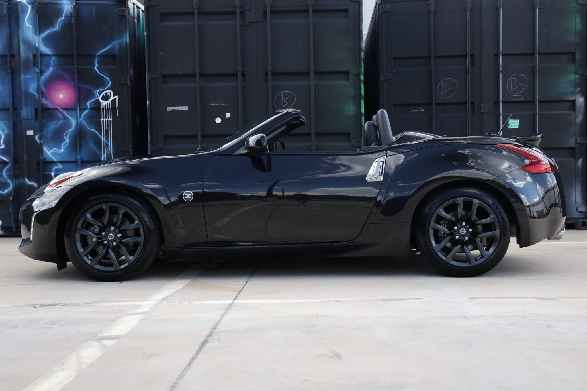 Used 2019 Nissan 370Z Touring RWD image 4
