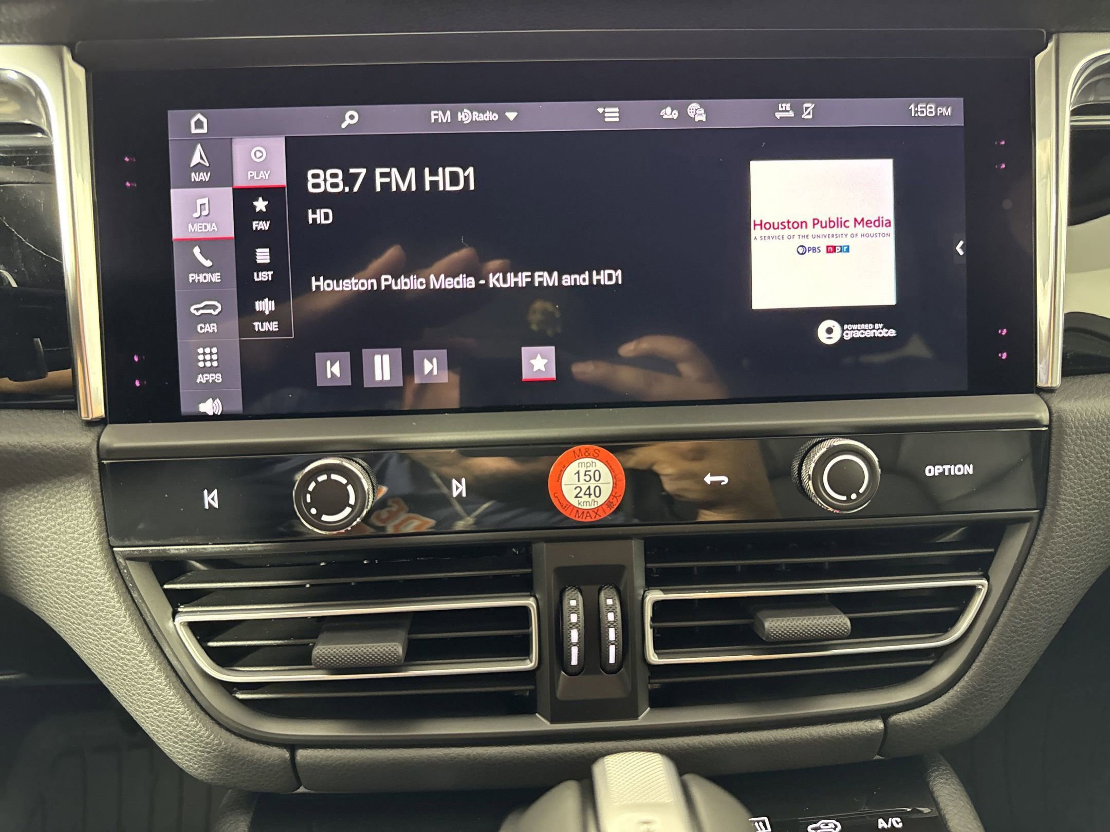 Certified 2025 Porsche Macan image 24