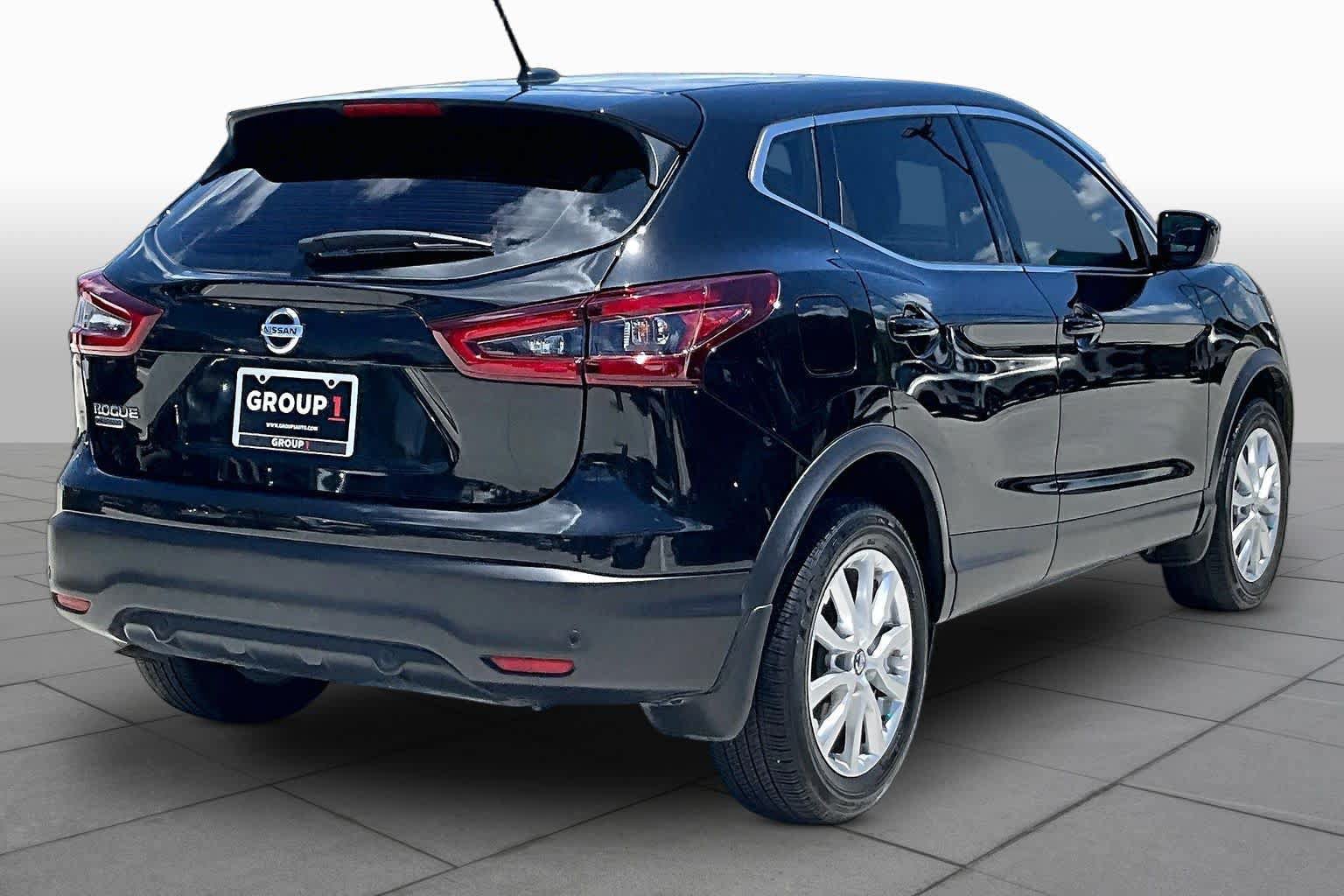 Used 2022 Nissan Rogue Sport S FWD image 11