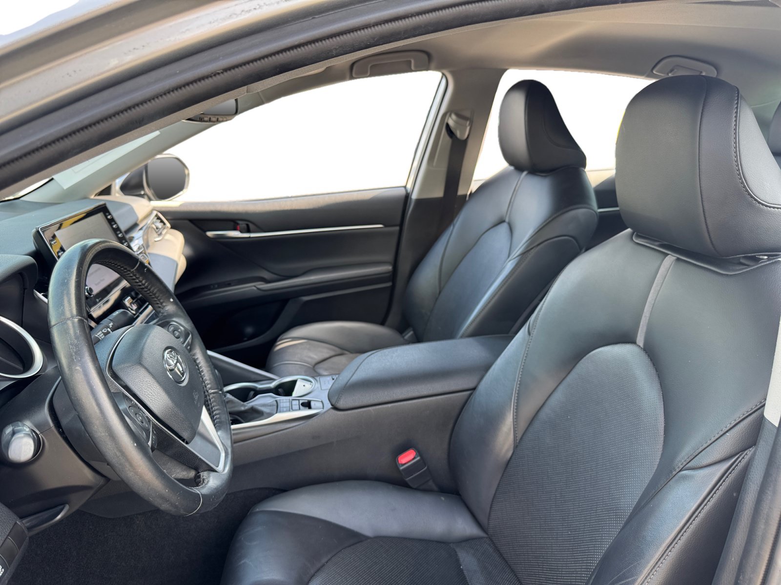 Used 2022 Toyota Camry XLE FWD image 9