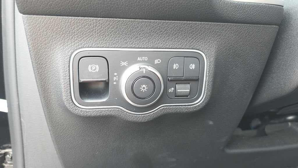 Used 2024 Mercedes-Benz GLB 250 image 14