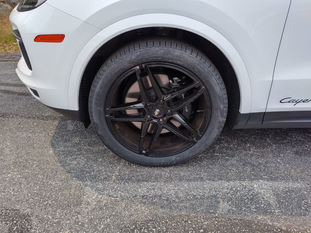 Used 2022 Porsche Cayenne S Platinum image 6