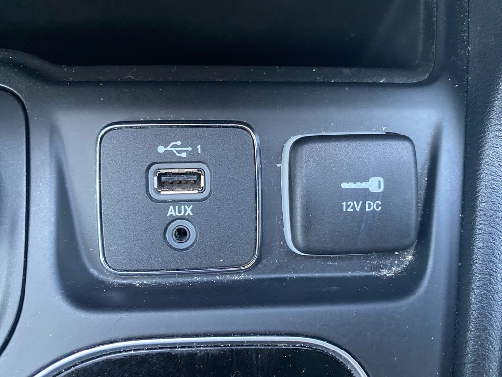 Certified 2019 Jeep Cherokee Latitude Plus AWD/4WD image 41