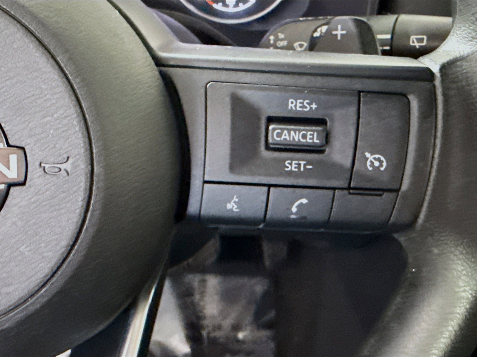 Used 2023 Nissan Rogue S image 15