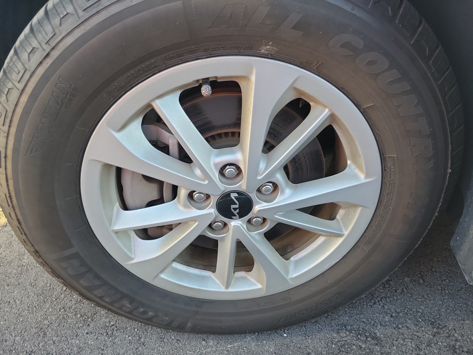 Used 2023 Kia Carnival LX FWD image 6