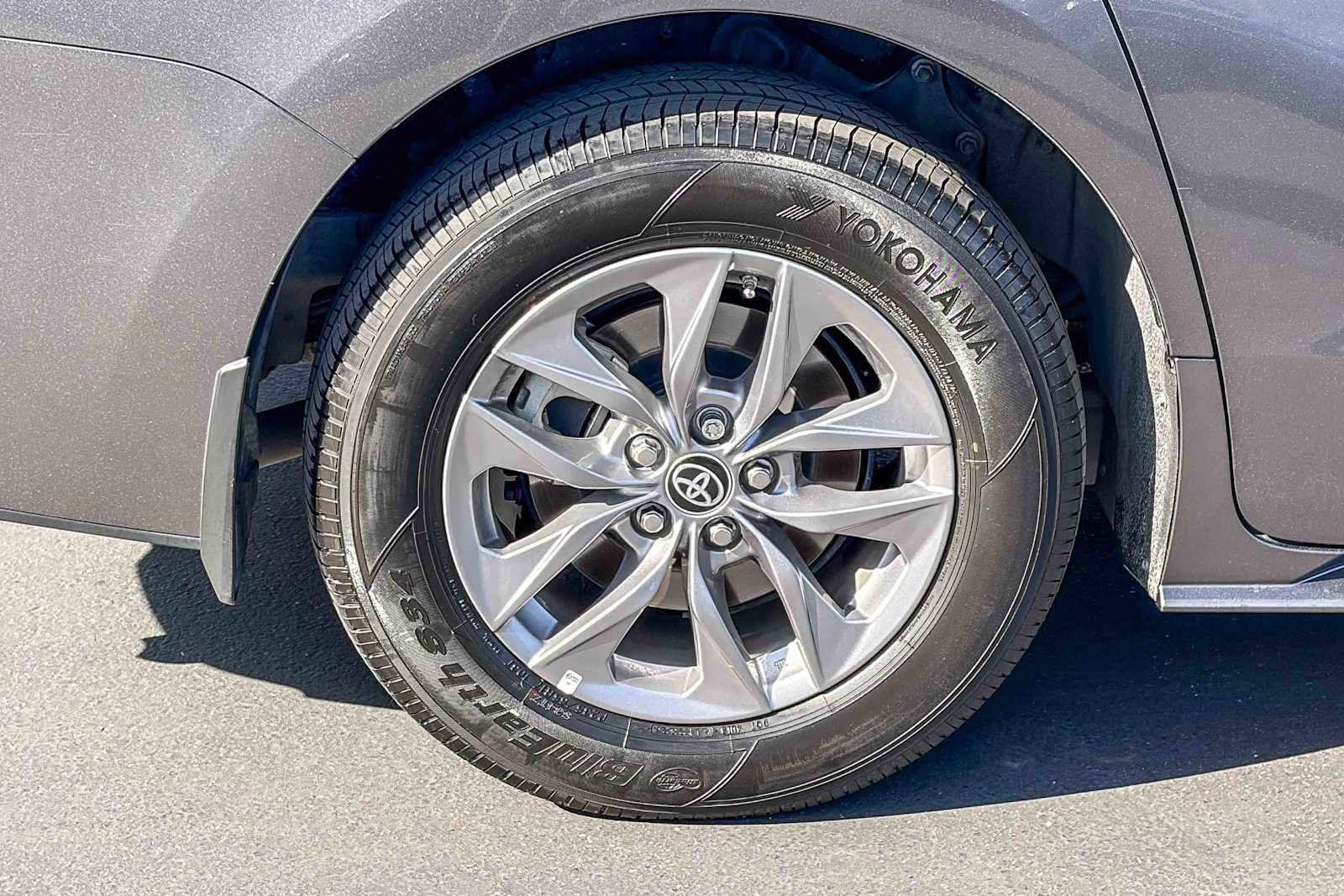 Used 2024 Toyota Sienna LE image 10