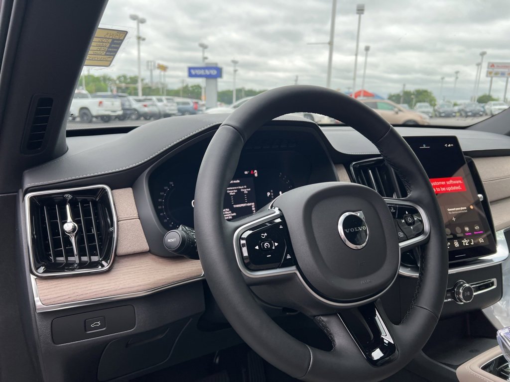 New 2026 Volvo XC90 B6 Plus w/ Protection Package Premier image 14