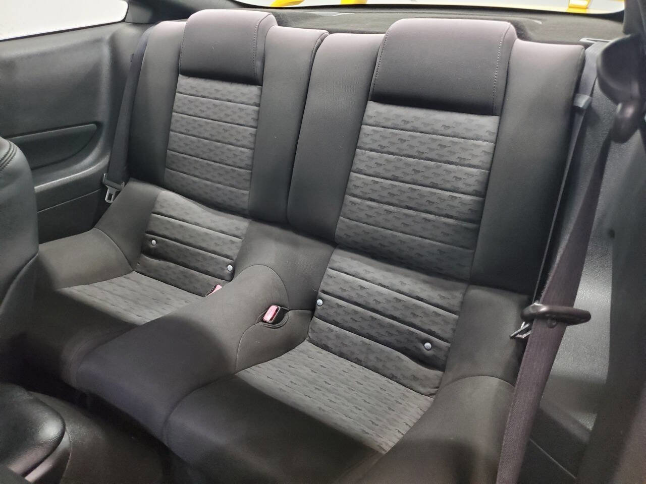 Used 2005 Ford Mustang GT Premium image 11