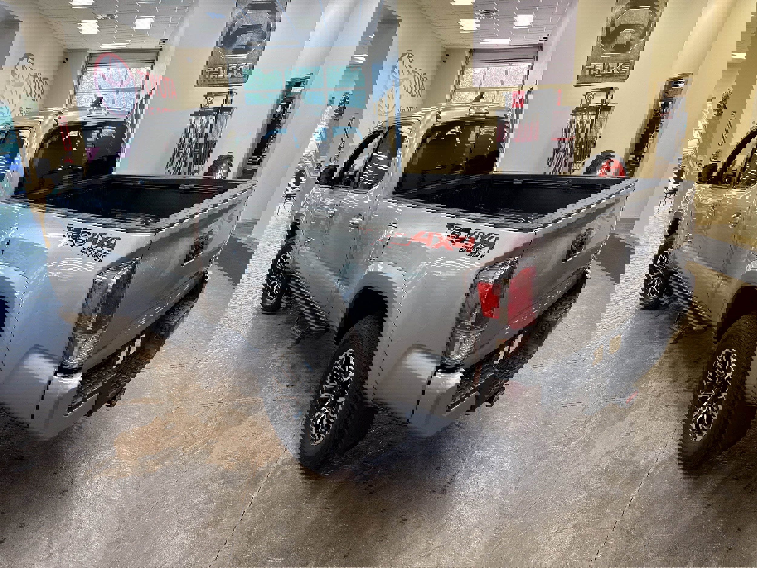 Used 2023 Toyota Tacoma TRD Sport image 7