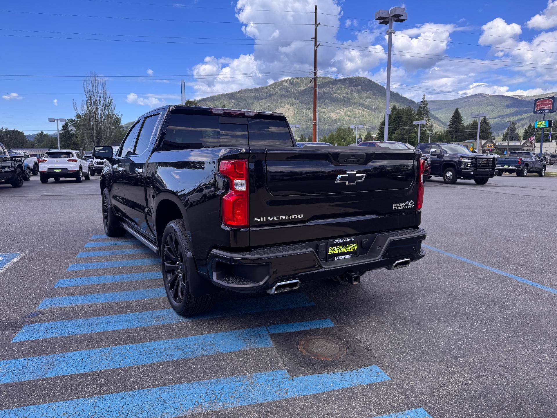 Used 2021 Chevrolet Silverado 1500 High Country w/ Technology Package AWD/4WD image 5