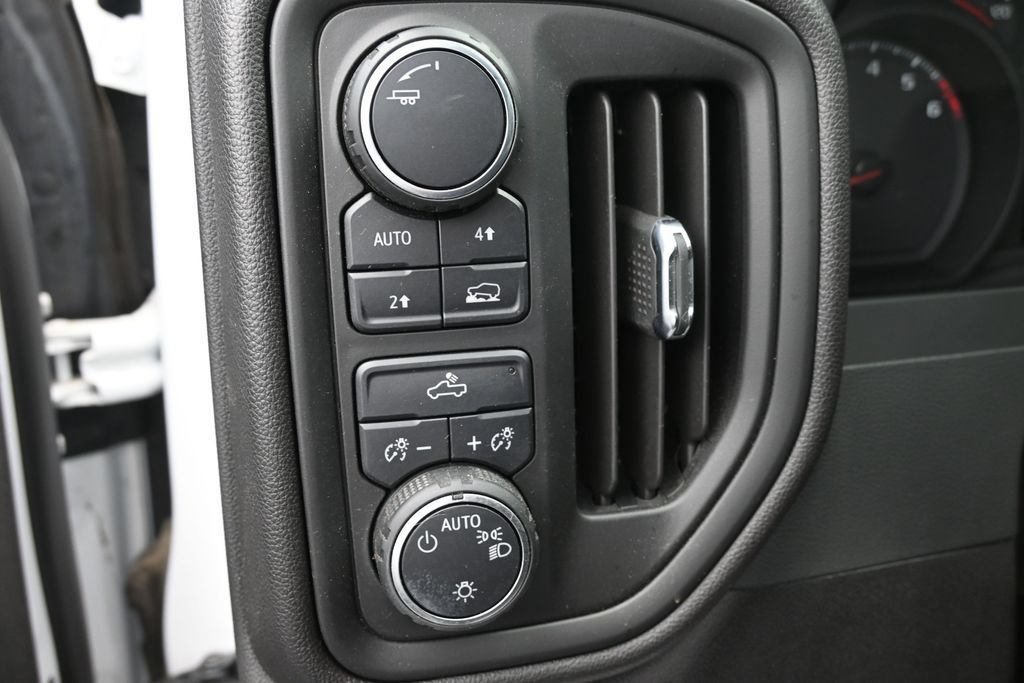 Used 2025 Chevrolet Silverado 1500 Custom AWD/4WD image 34