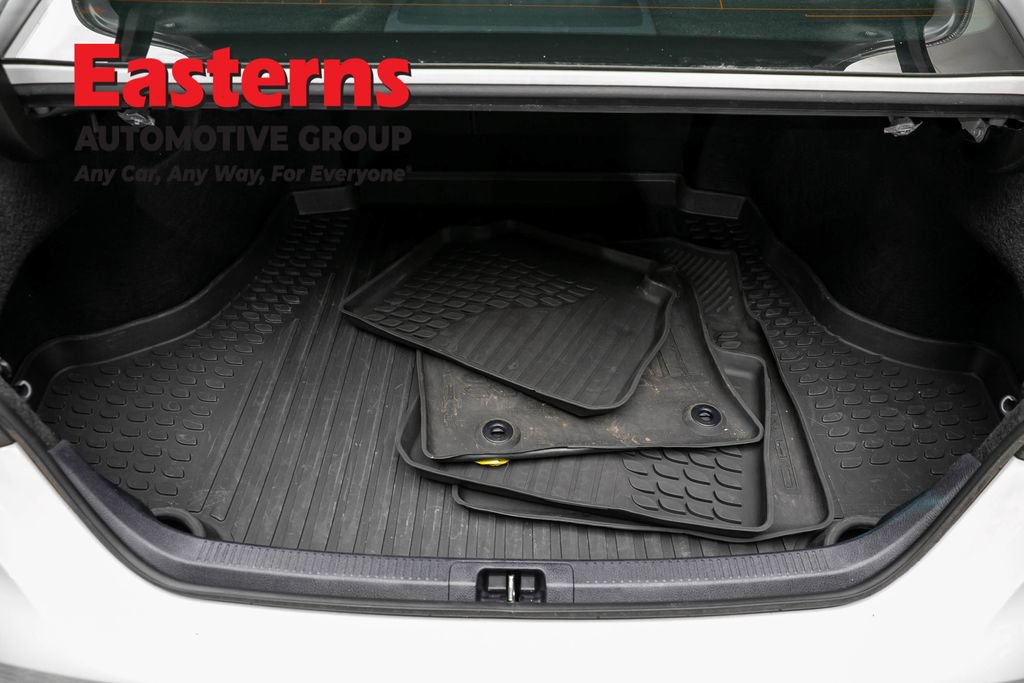 Used 2024 Toyota Camry SE w/ Cold Weather Package FWD image 9