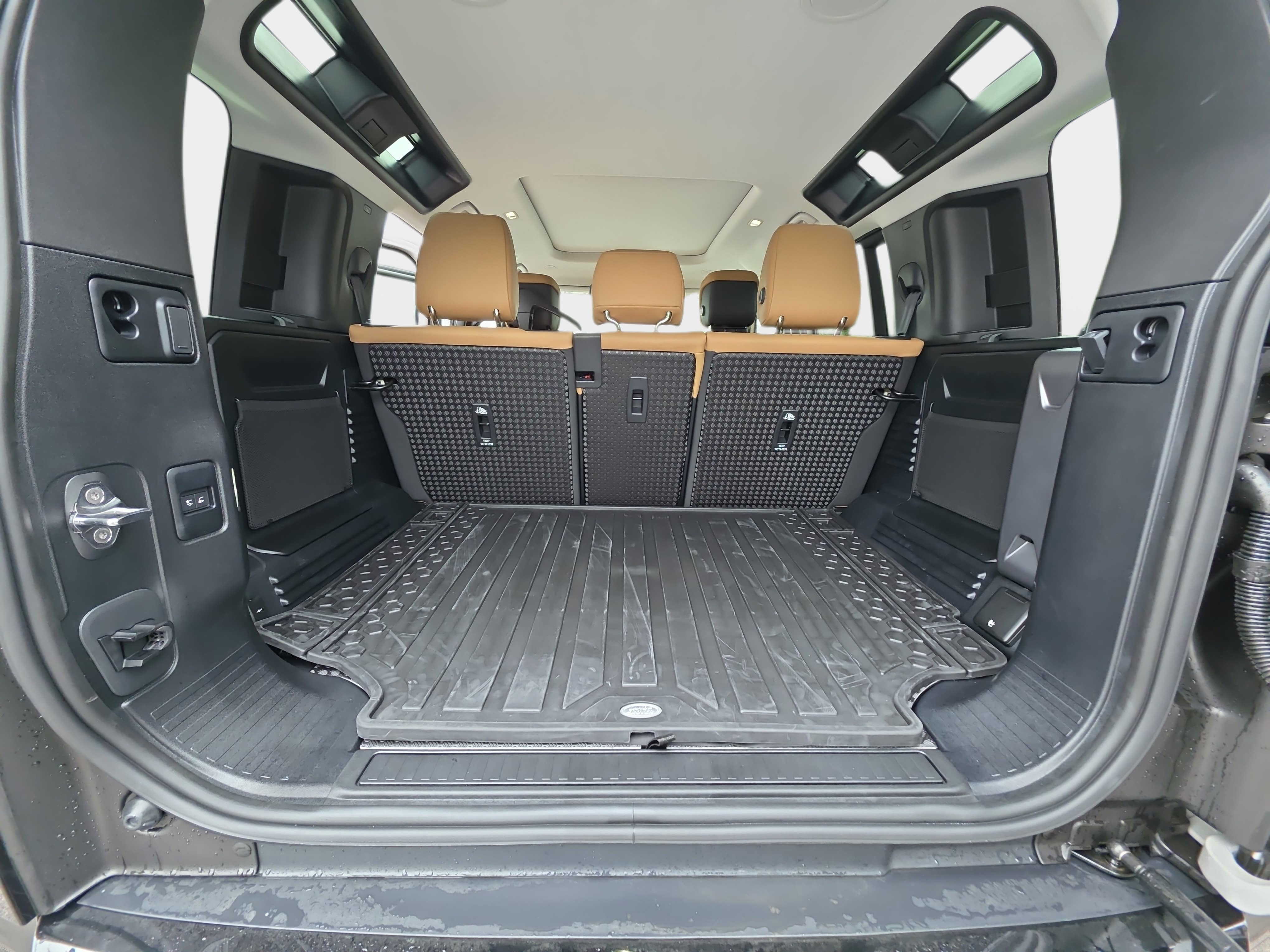 New 2026 Land Rover Defender 110 X-Dynamic SE AWD/4WD image 12