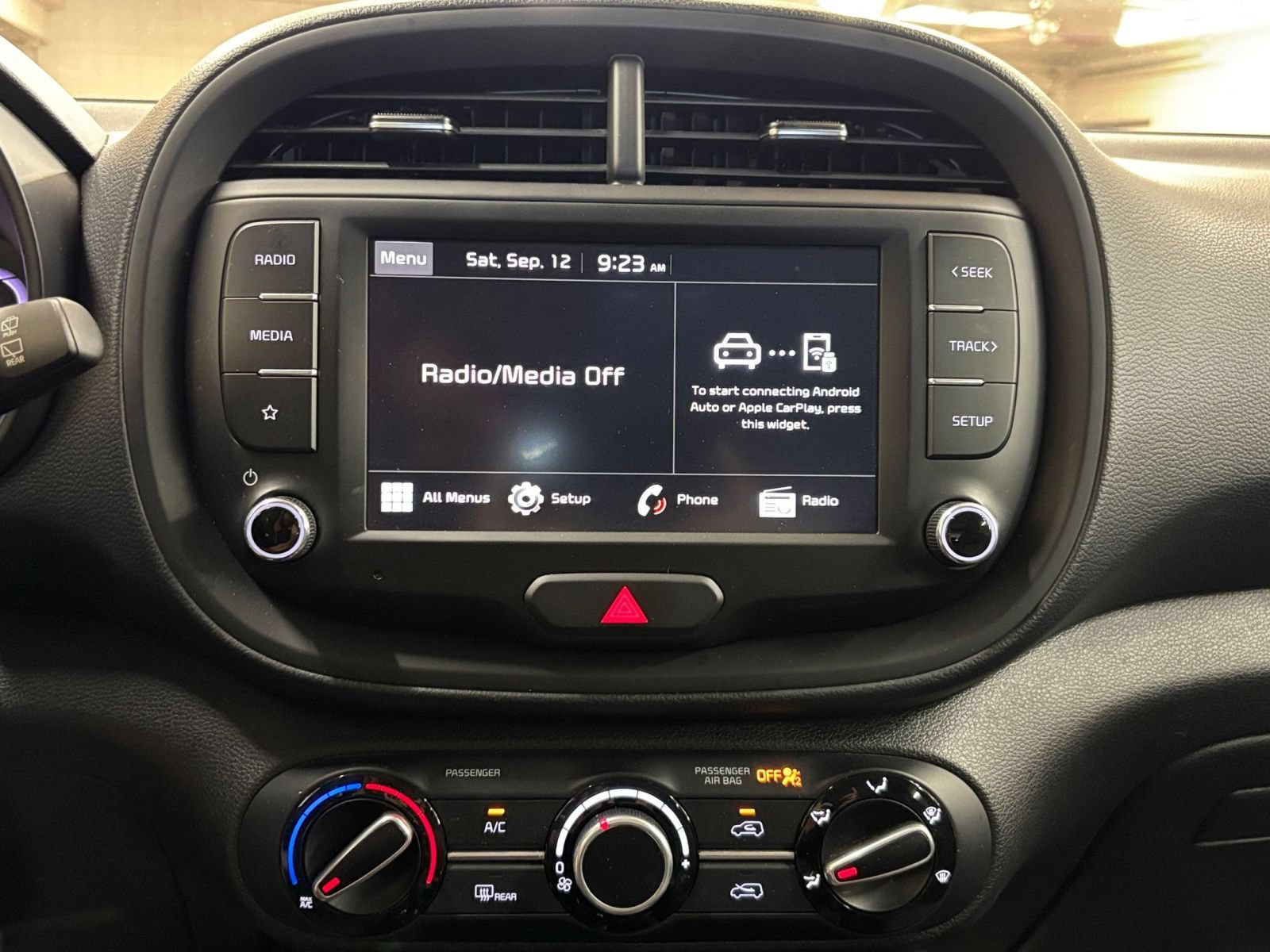 Used 2025 Kia Soul LX w/ LX Technology Package FWD image 16
