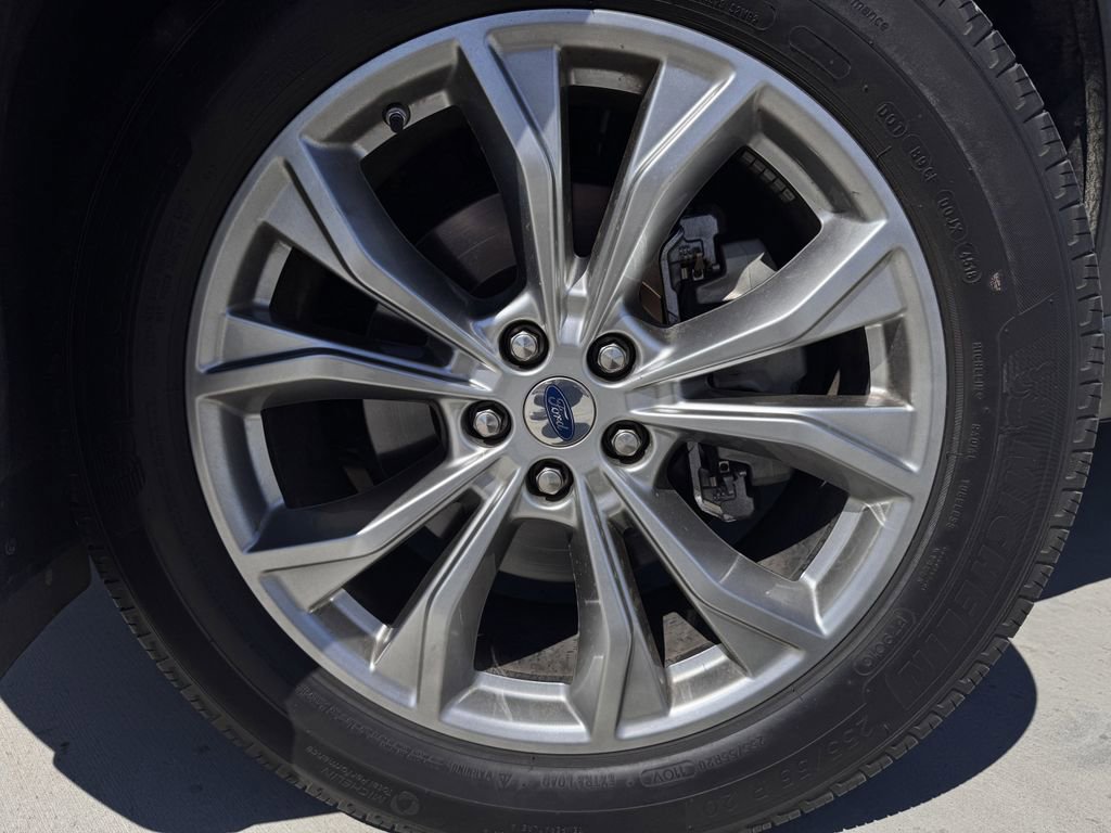 Used 2020 Ford Explorer XLT w/ Equipment Group 202A image 9