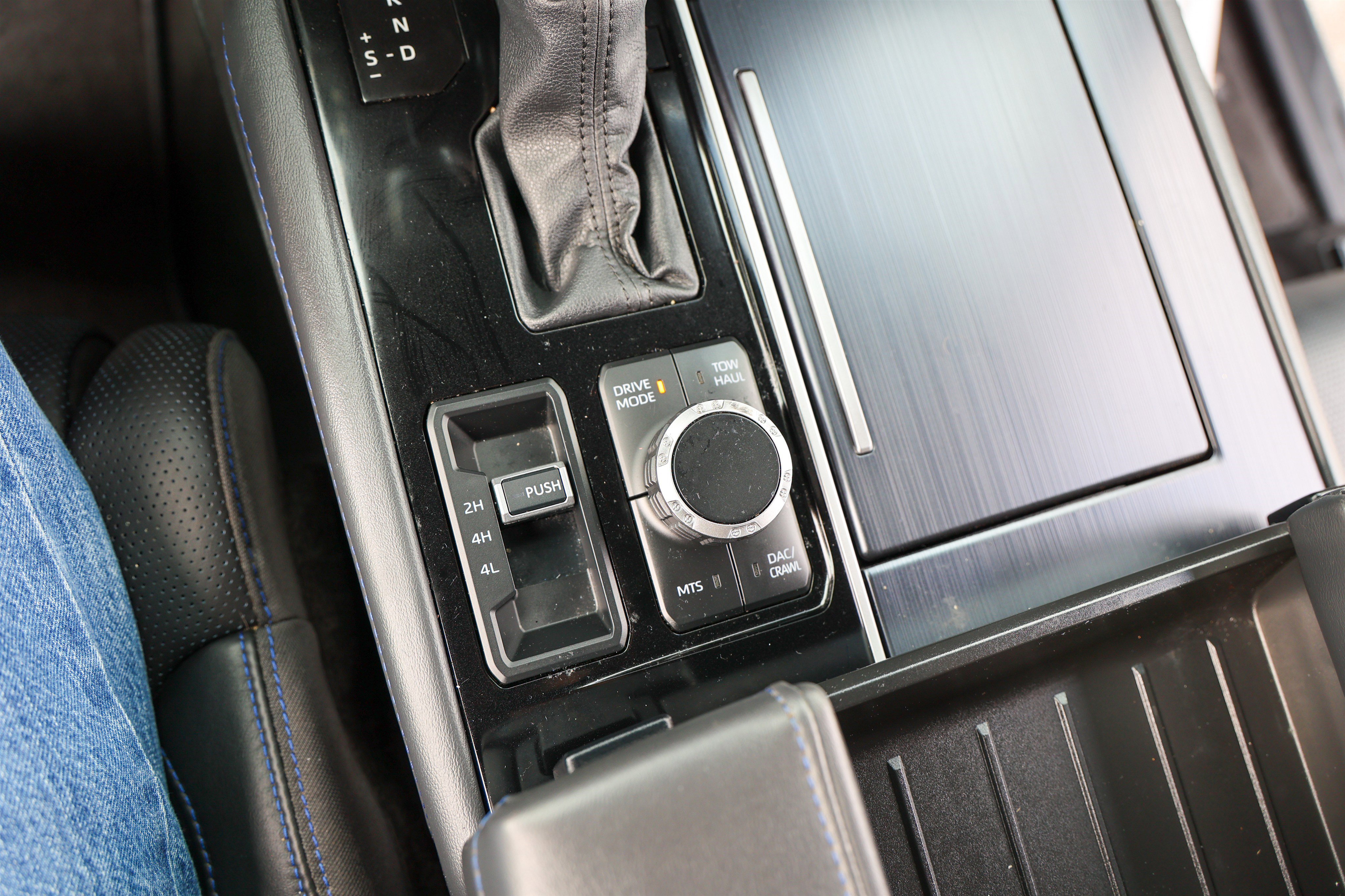 Used 2025 Toyota Tundra Platinum w/ TRD Off-Road Package image 31