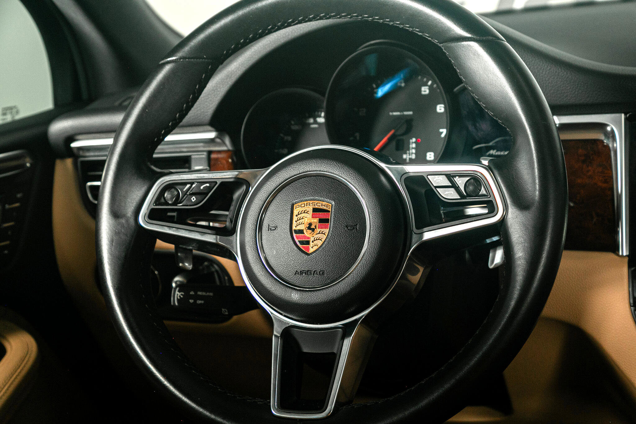 Used 2019 Porsche Macan w/ Premium Package Plus image 42