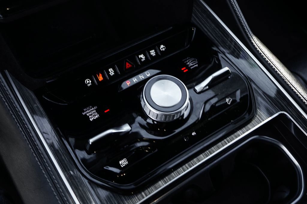 Used 2022 Jeep Wagoneer Series III w/ Rear Seat Video Group 1 image 34